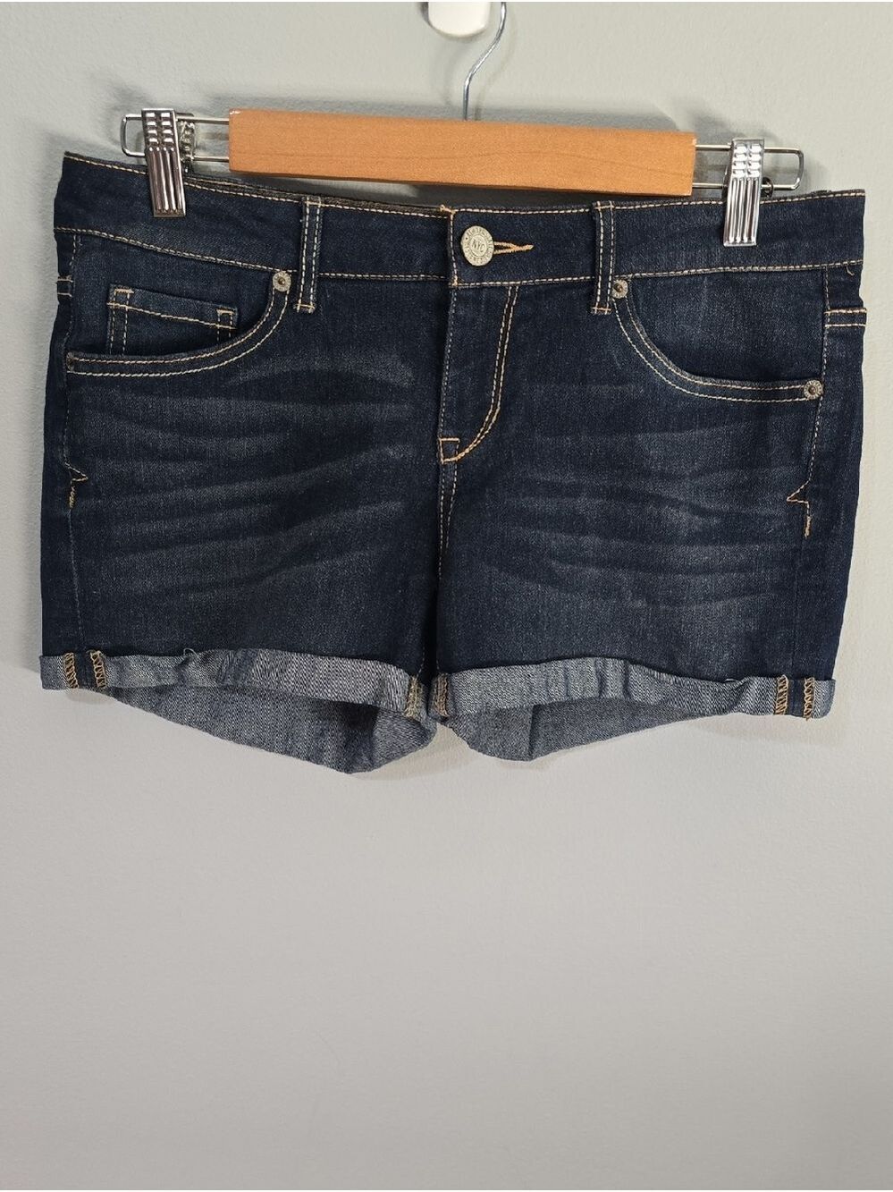 Aeropostale Shorts Women's Size 6 Blue Midi Denim Shorts Factory Cuffs Cuffed